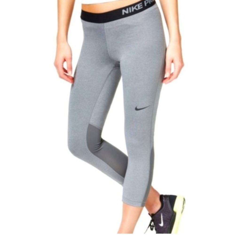 Nike M Gray Cropped Leggings